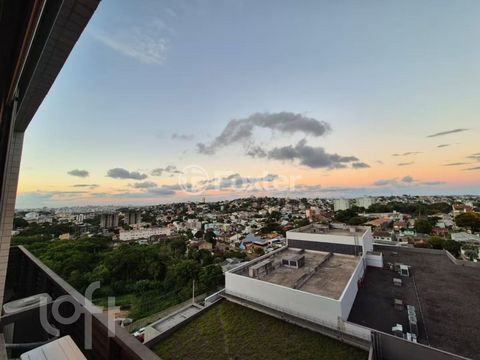 Image 9 - 879334