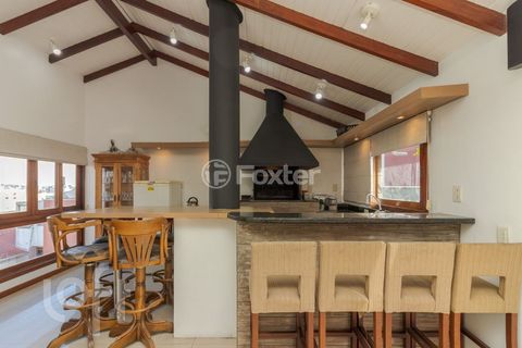 Image 17 - 879335