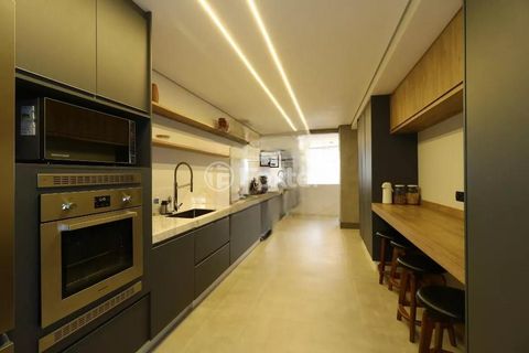 Image 18 - 879343