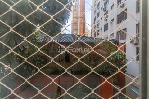 Image 16 - 879356
