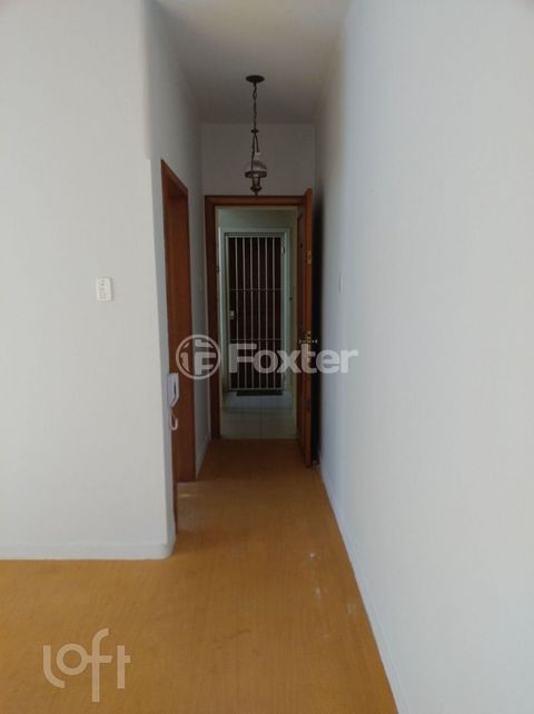 Image 7 - 879359