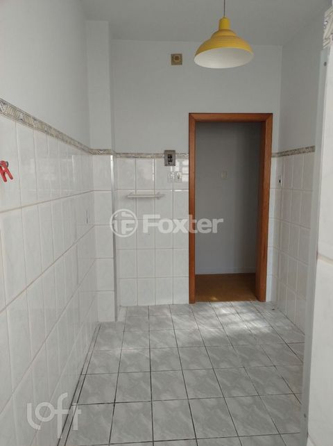 Image 9 - 879359