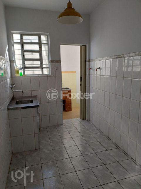Image 8 - 879359