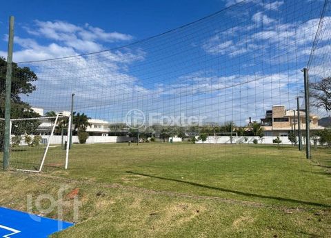 Image 8 - 879360