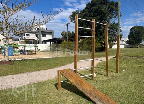 Image 7 - 879360