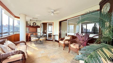 Image 7 - 879365