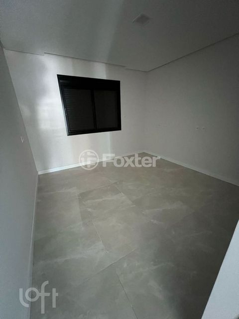 Image 11 - 879366