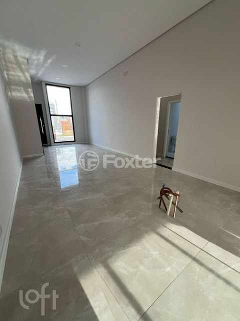 Image 3 - 879366