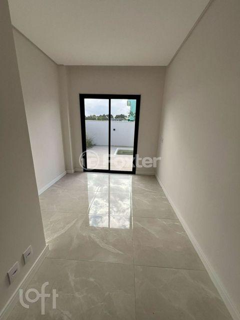 Image 8 - 879366