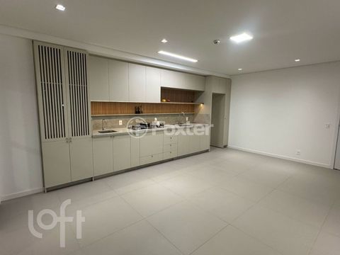Image 9 - 879376