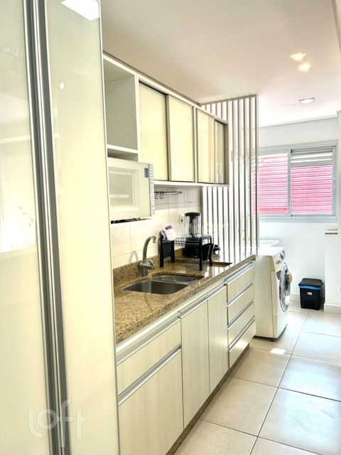 Image 7 - 879382