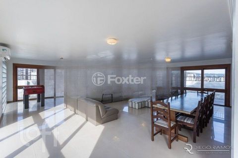 Image 4 - 879383