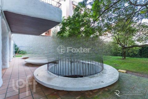 Image 3 - 879383