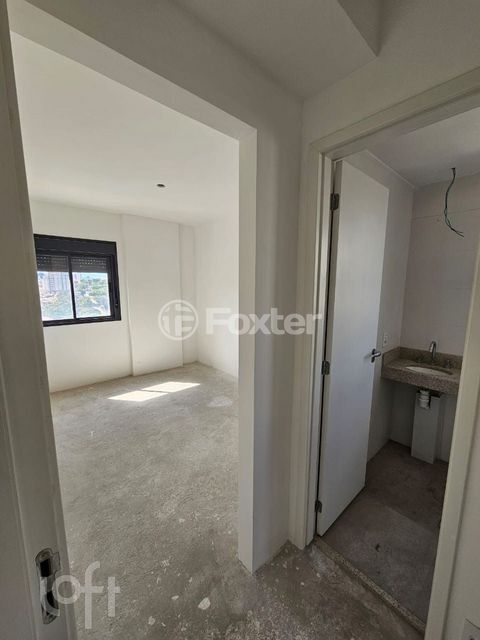 Image 8 - 879384