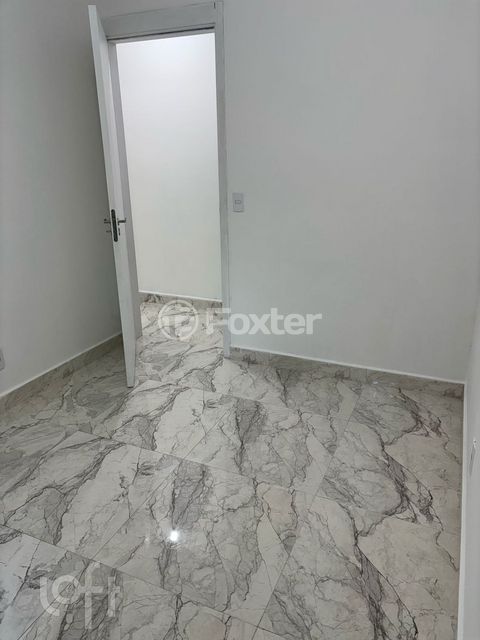 Image 7 - 879390
