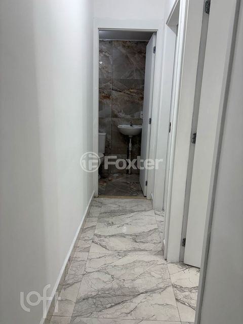 Image 5 - 879390