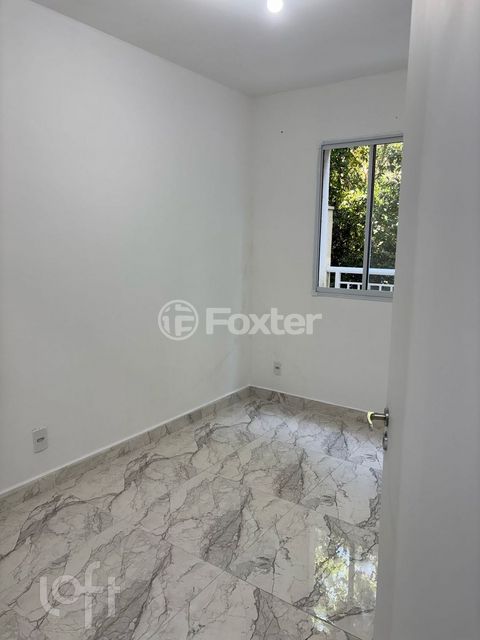 Image 6 - 879390