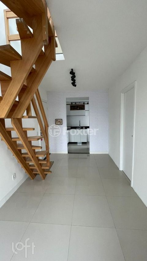 Image 10 - 879434