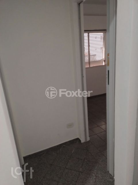 Image 17 - 879435