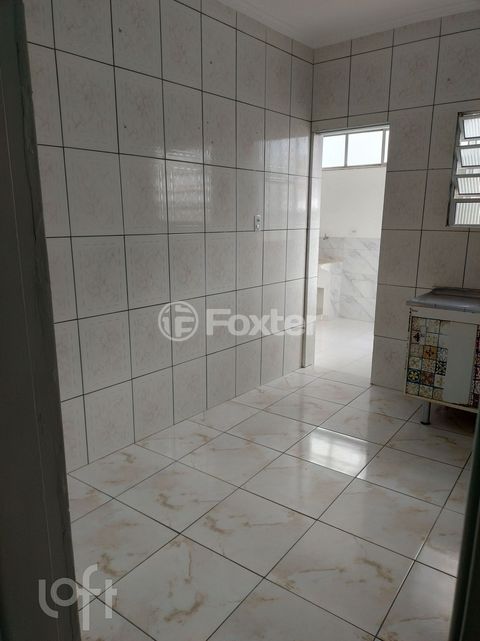 Image 5 - 879435