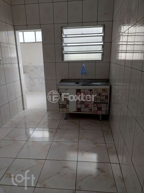 Image 3 - 879435