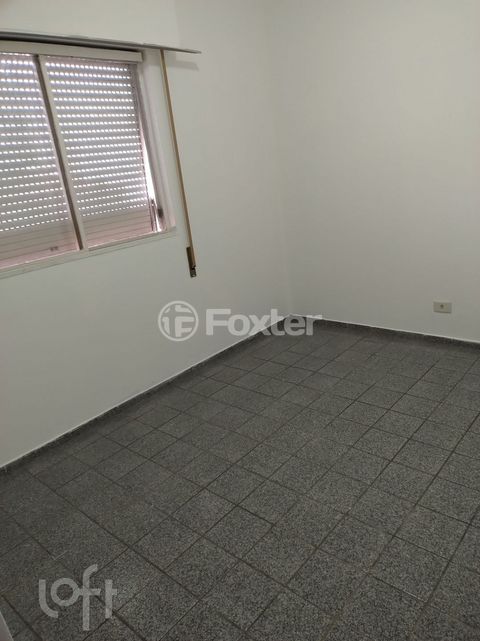 Image 10 - 879435