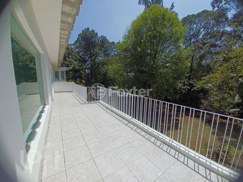 Image 4 - 879448
