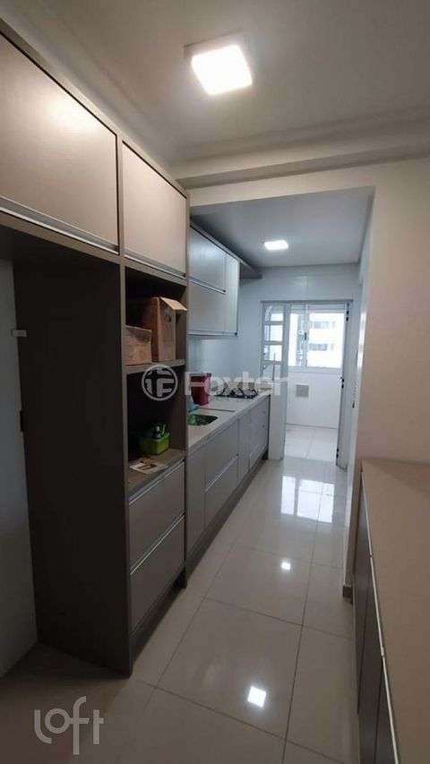 Image 7 - 879450