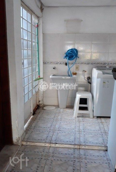 Image 9 - 879455