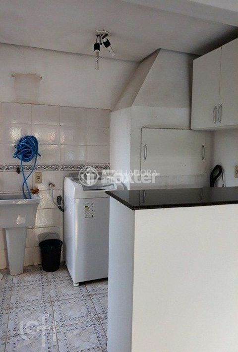 Image 8 - 879455