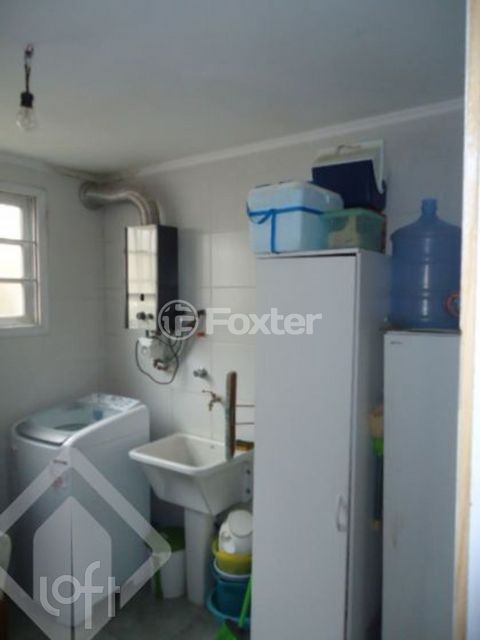 Image 7 - 879458