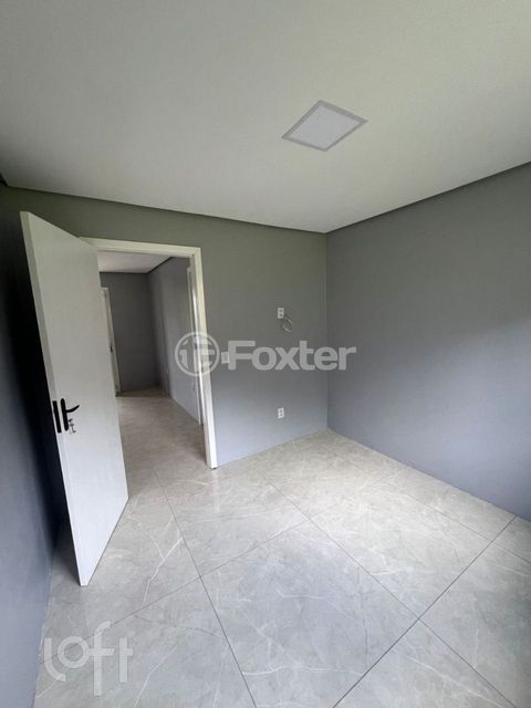 Image 7 - 879460