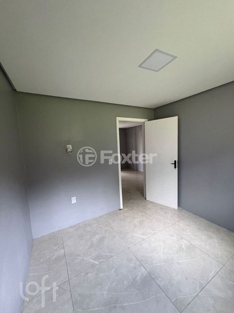 Image 6 - 879460