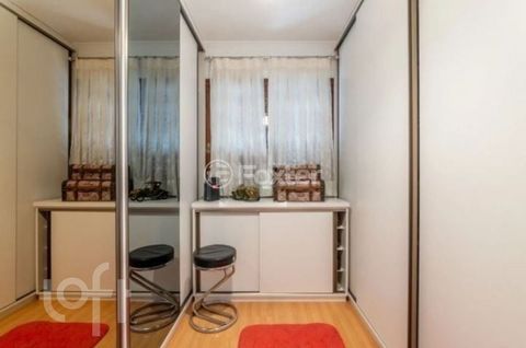 Image 7 - 879462