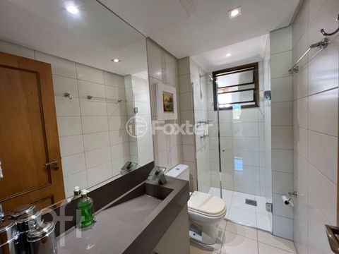 Image 9 - 879463