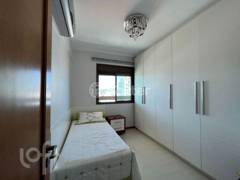 Image 7 - 879463