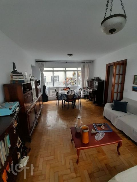 Image 2 - 879464