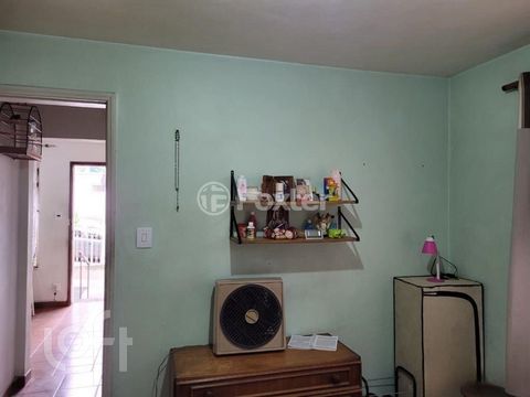 Image 11 - 879466