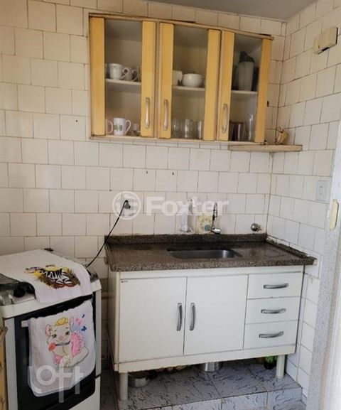 Image 5 - 879466
