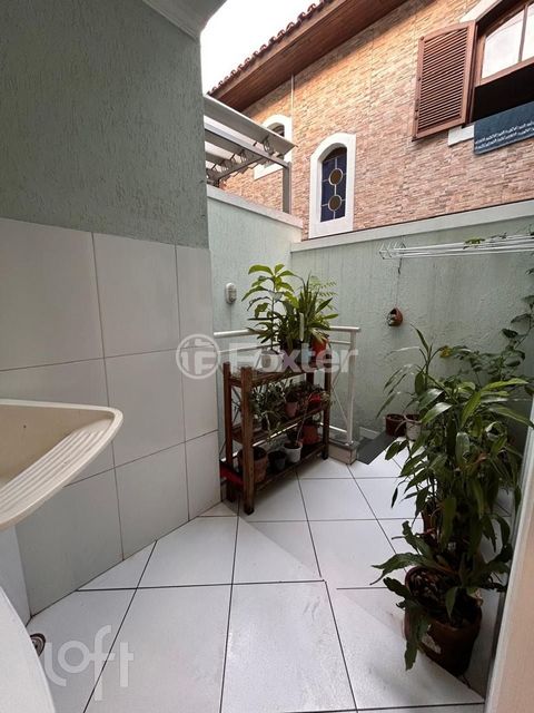 Image 8 - 879468