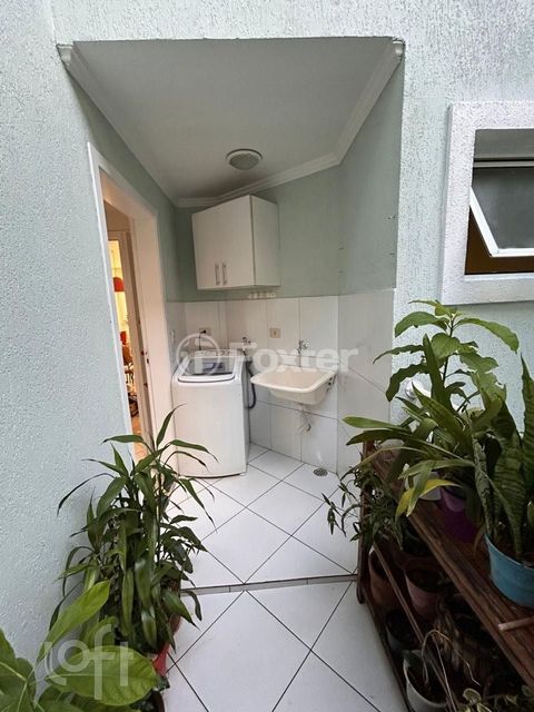 Image 7 - 879468