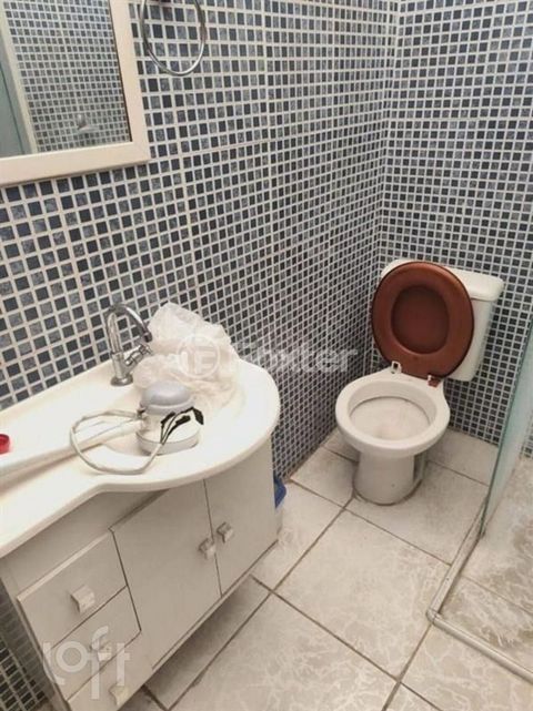 Image 7 - 879472