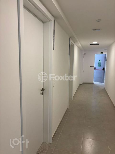 Image 6 - 879473