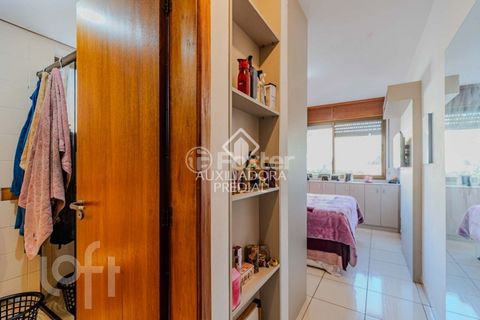 Image 6 - 879476