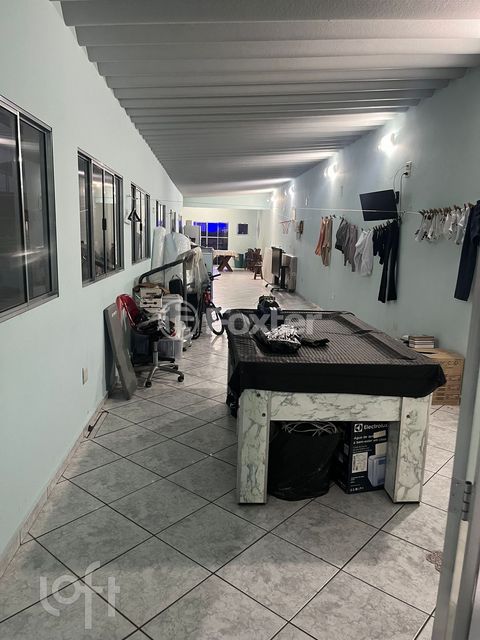 Image 3 - 879477