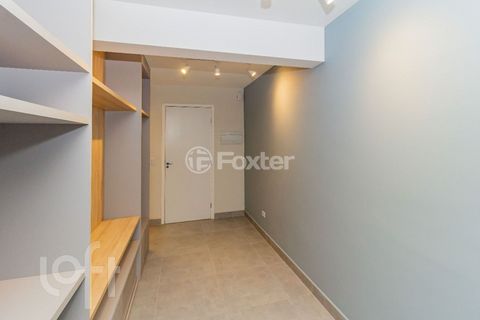 Image 7 - 879480
