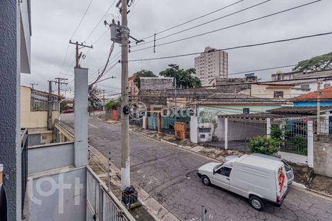 Image 10 - 879480