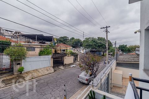 Image 11 - 879480