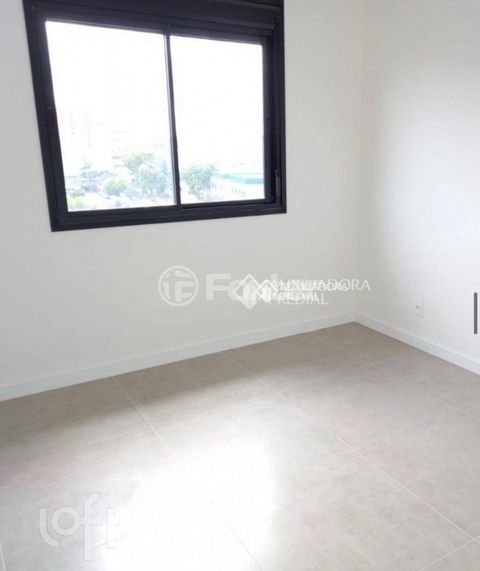 Image 5 - 879483