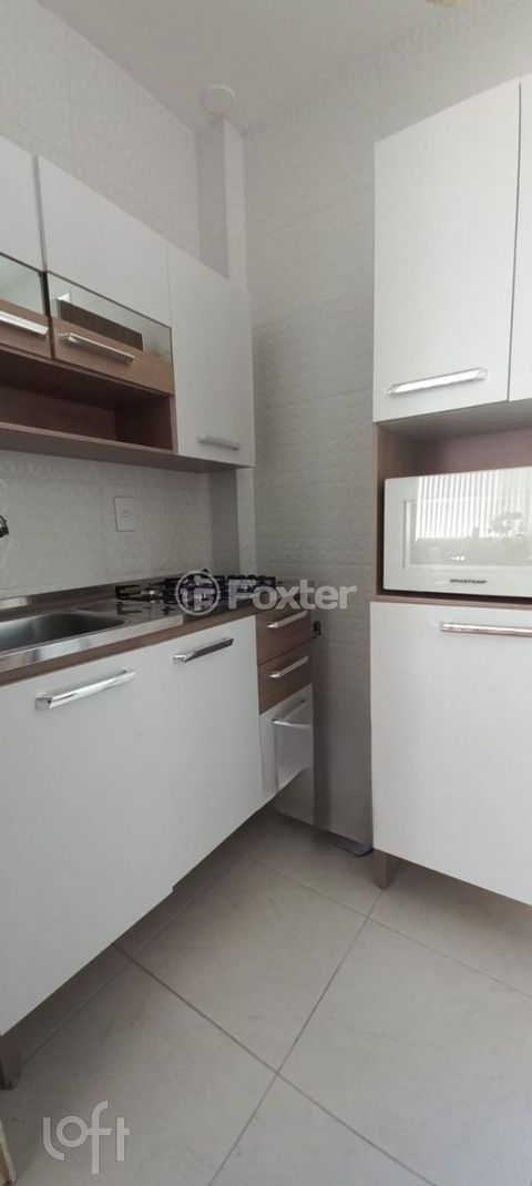 Image 5 - 879485